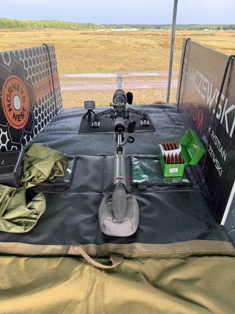 Blick über das Gewehr auf die Range