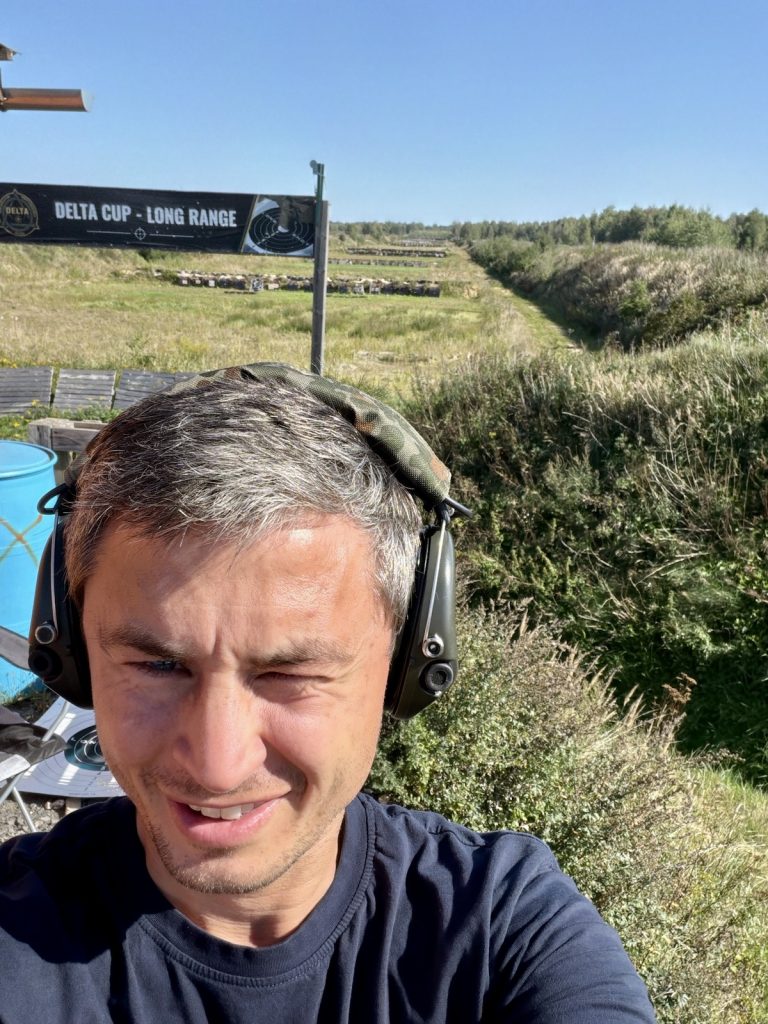 Uwe mit Blick über die Range bei bestem Wetter